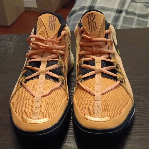 Nike Kyrie Flytrap 6 Orange Trance Yellow Strike Mens SZ 10 Womens SZ 11.5 NWOT - Picture 4 of 9